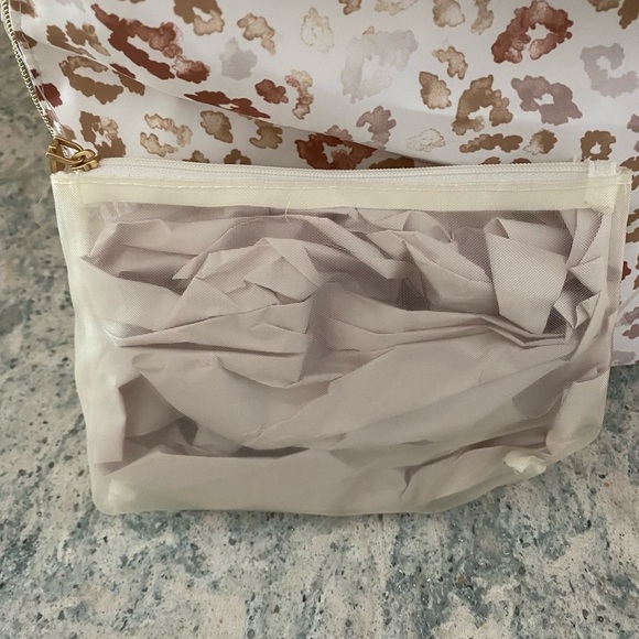 Sonia Kashuk Animal Print Dome  Zipper Case Plus Small Mesh Zipper Bag - Picture 6 of 8